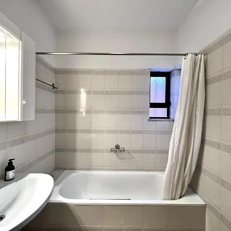 מלון Stylish With Pool By Homing 4*