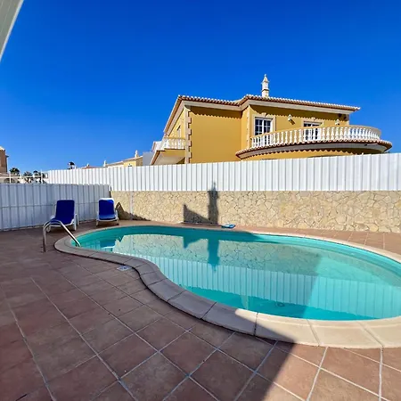 Stylish With Pool By Homing פרה