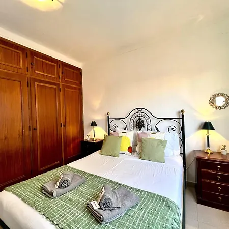 Ξενοδοχείο Stylish With Pool By Homing 4*